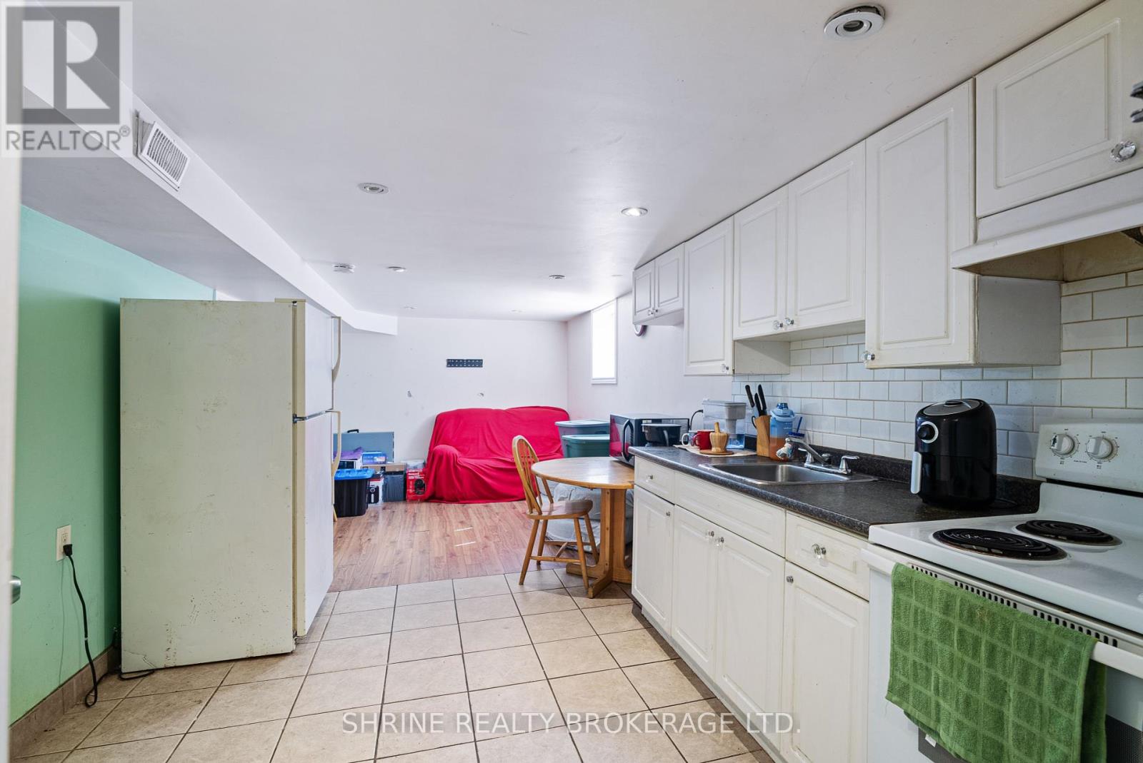 15 Garland Crescent, London East, Ontario  N5V 1N4 - Photo 29 - X12356017