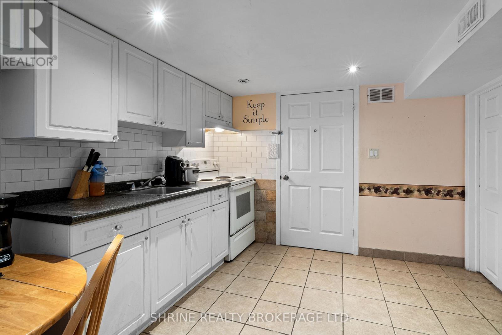 15 Garland Crescent, London East, Ontario  N5V 1N4 - Photo 30 - X12356017