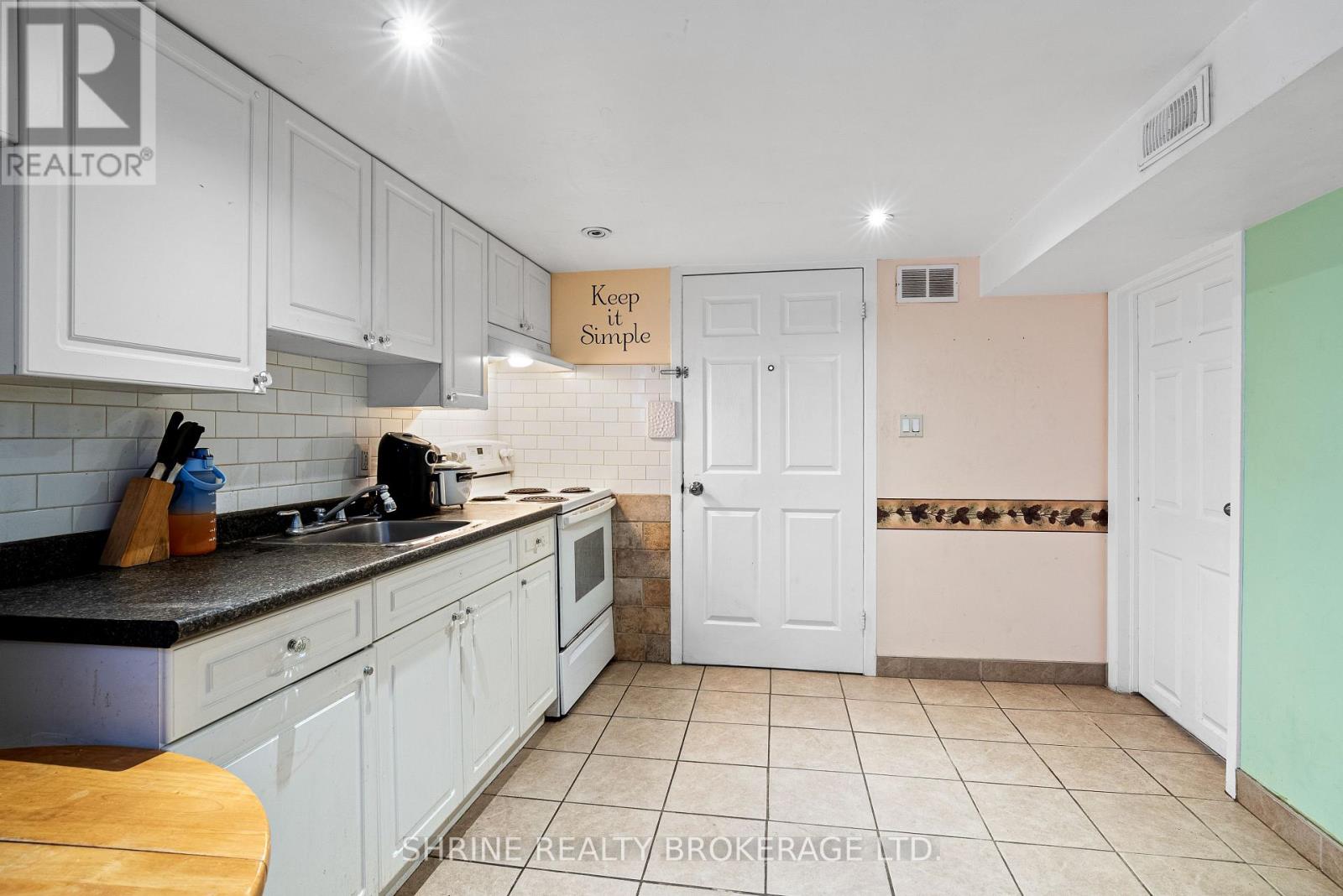 15 Garland Crescent, London East, Ontario  N5V 1N4 - Photo 33 - X12356017
