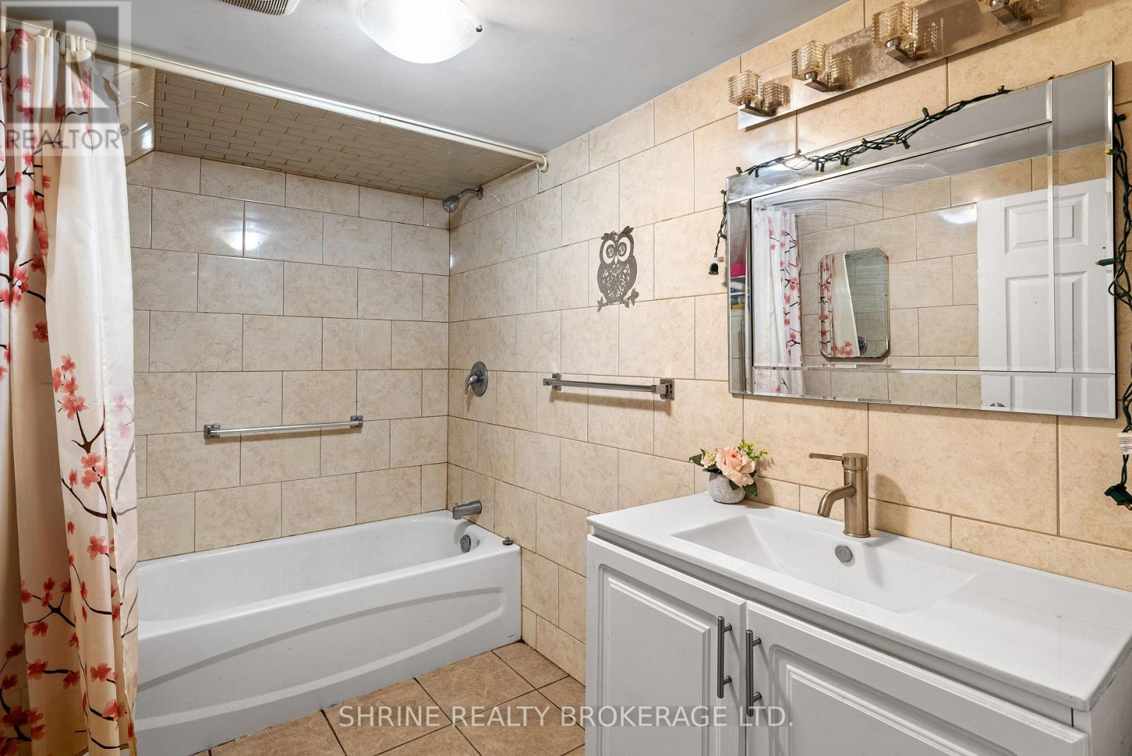 15 Garland Crescent, London East, Ontario  N5V 1N4 - Photo 36 - X12356017