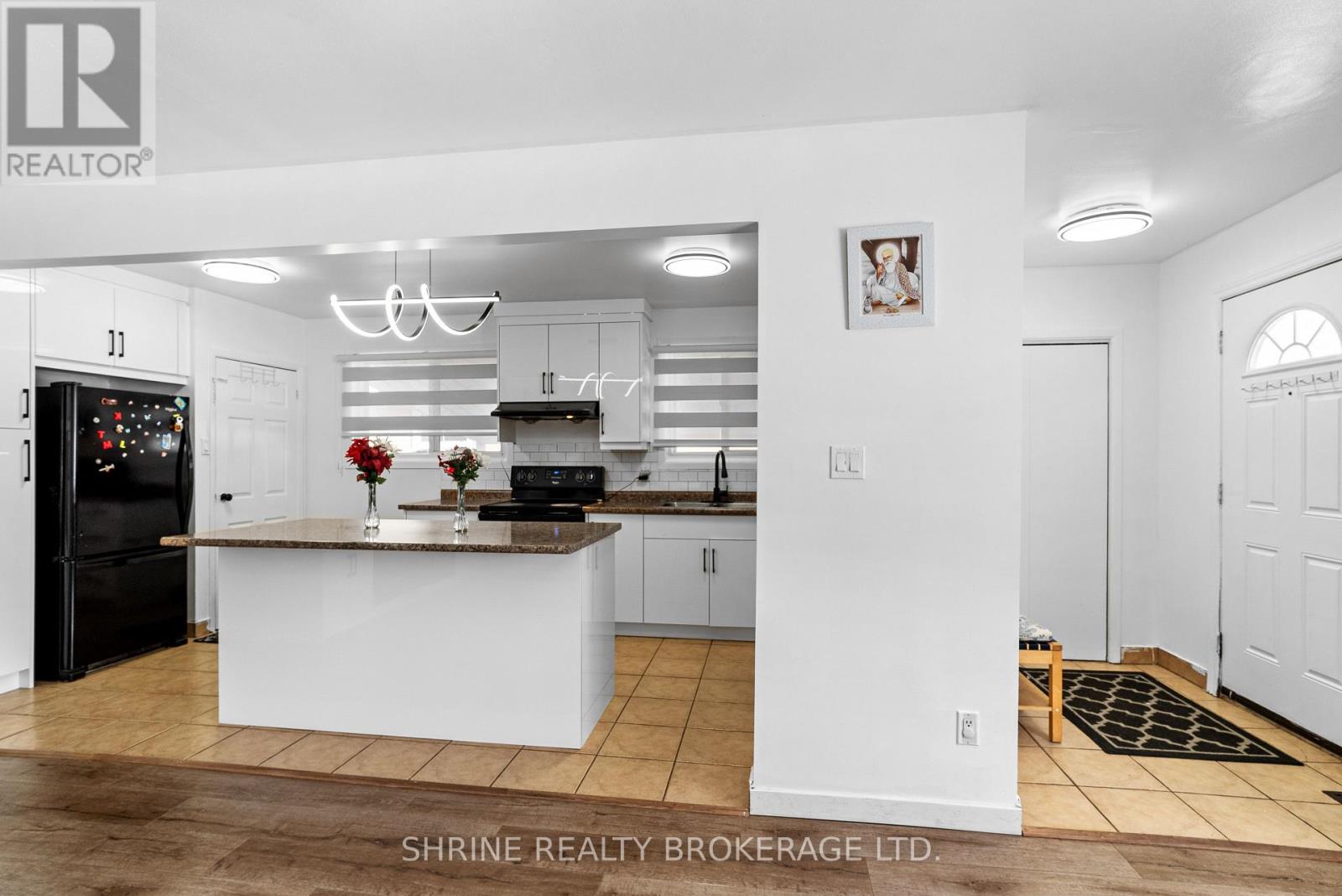 15 Garland Crescent, London East, Ontario  N5V 1N4 - Photo 7 - X12356017