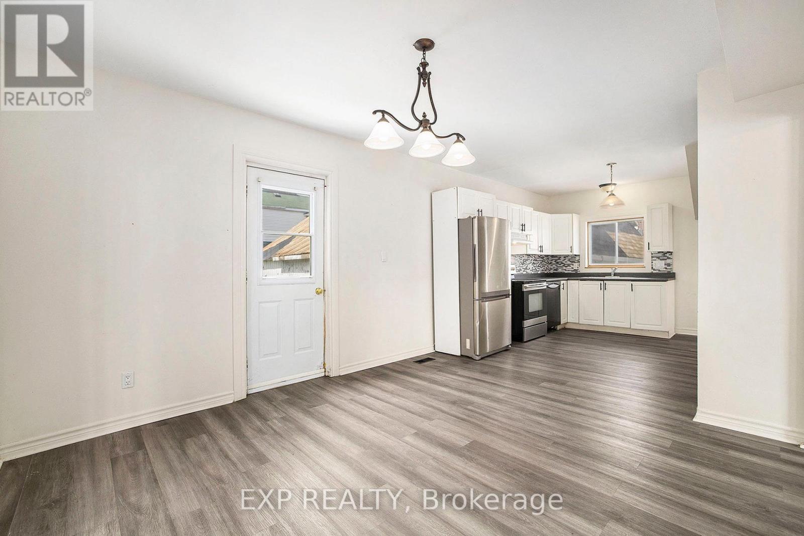 78 Bridge Street, Mississippi Mills, Ontario  K0A 1A0 - Photo 10 - X12355987