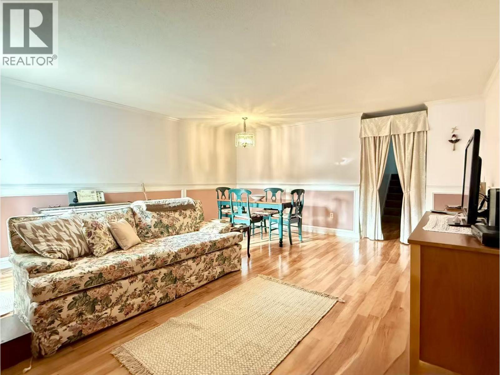 8 1318 Brunette Avenue, Coquitlam, British Columbia  V3K 6R1 - Photo 3 - R3039124