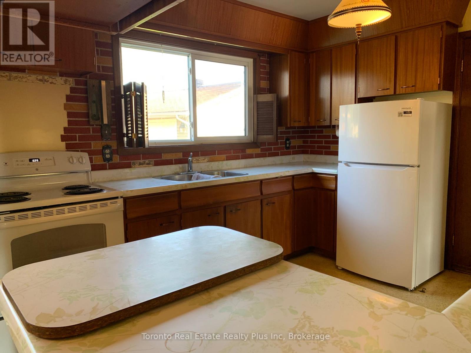 70 Lasalle Ct Crescent, Sault Ste Marie, Ontario  P6B 4R6 - Photo 10 - X12355982
