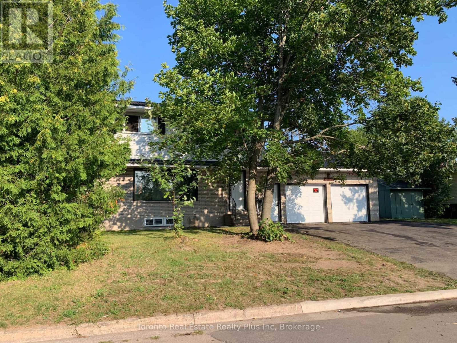 70 Lasalle Ct Crescent, Sault Ste Marie, Ontario  P6B 4R6 - Photo 2 - X12355982