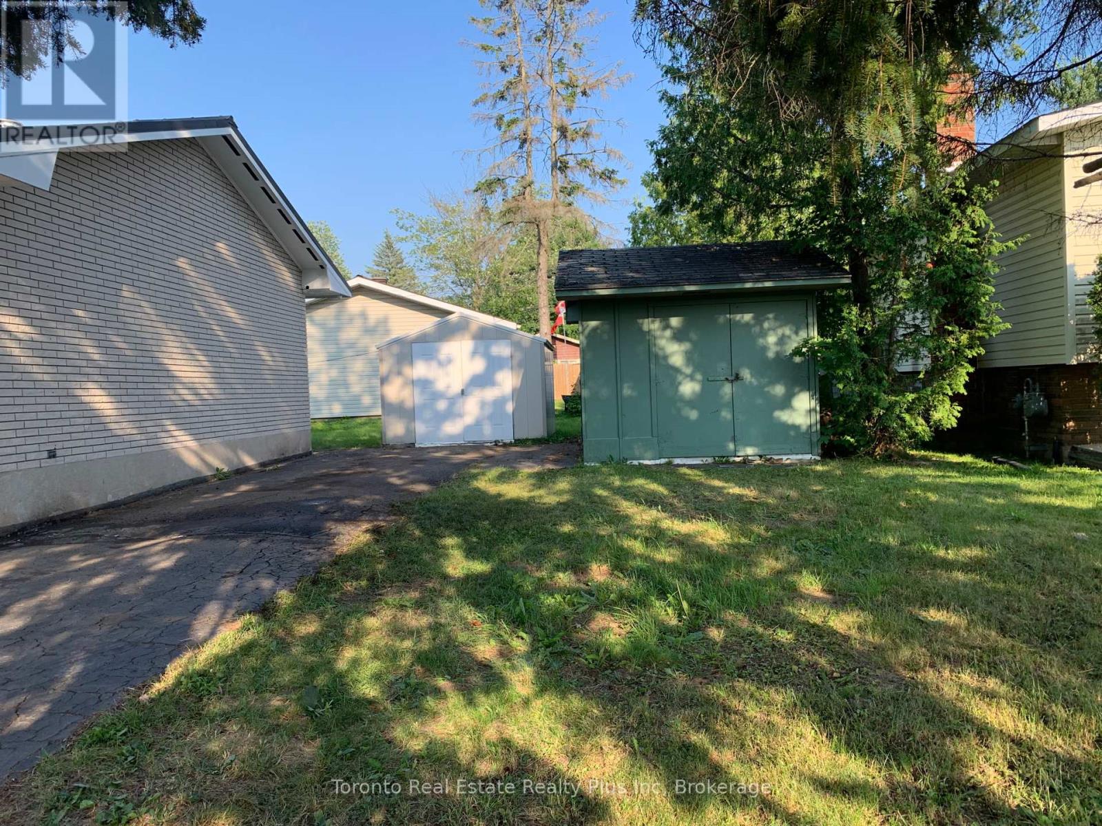 70 Lasalle Ct Crescent, Sault Ste Marie, Ontario  P6B 4R6 - Photo 3 - X12355982