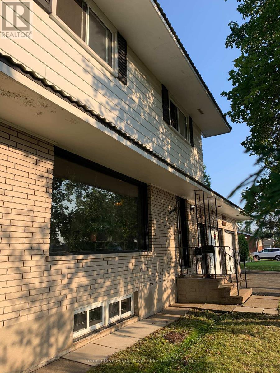 70 Lasalle Ct Crescent, Sault Ste Marie, Ontario  P6B 4R6 - Photo 31 - X12355982