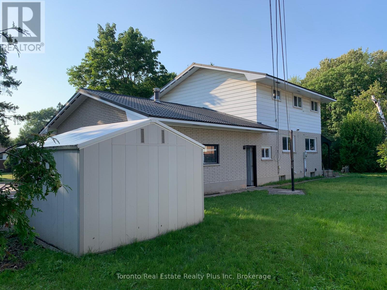 70 Lasalle Ct Crescent, Sault Ste Marie, Ontario  P6B 4R6 - Photo 4 - X12355982