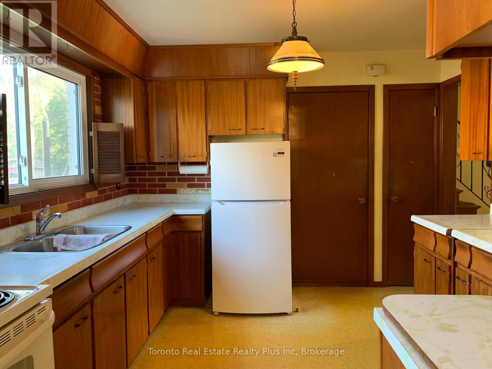 70 Lasalle Ct Crescent, Sault Ste Marie, Ontario  P6B 4R6 - Photo 9 - X12355982