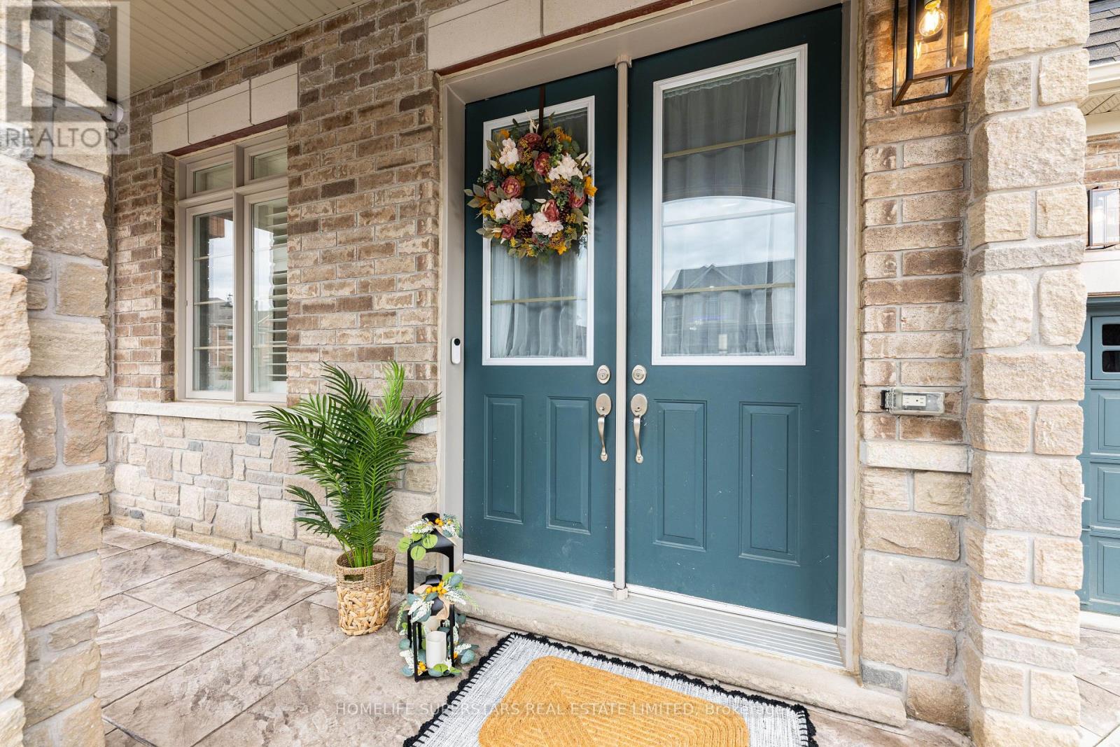 211 Granite Ridge Trail, Hamilton (Waterdown), Ontario  L8B 1Z1 - Photo 5 - X12356016