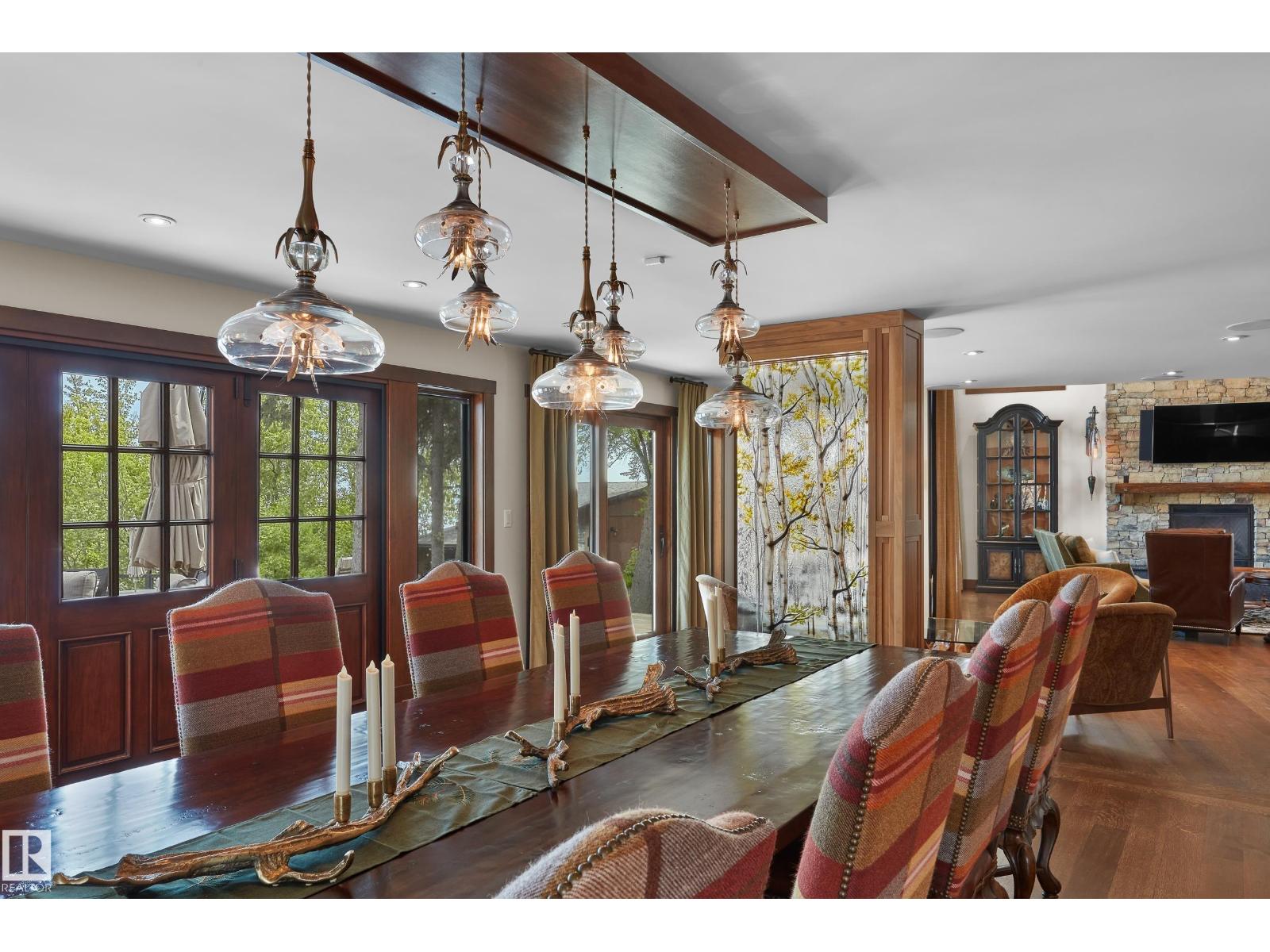 Property at 5 DONSDALE CR NW image 2