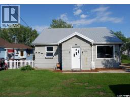 305 1st Street E, Mossbank, Ca