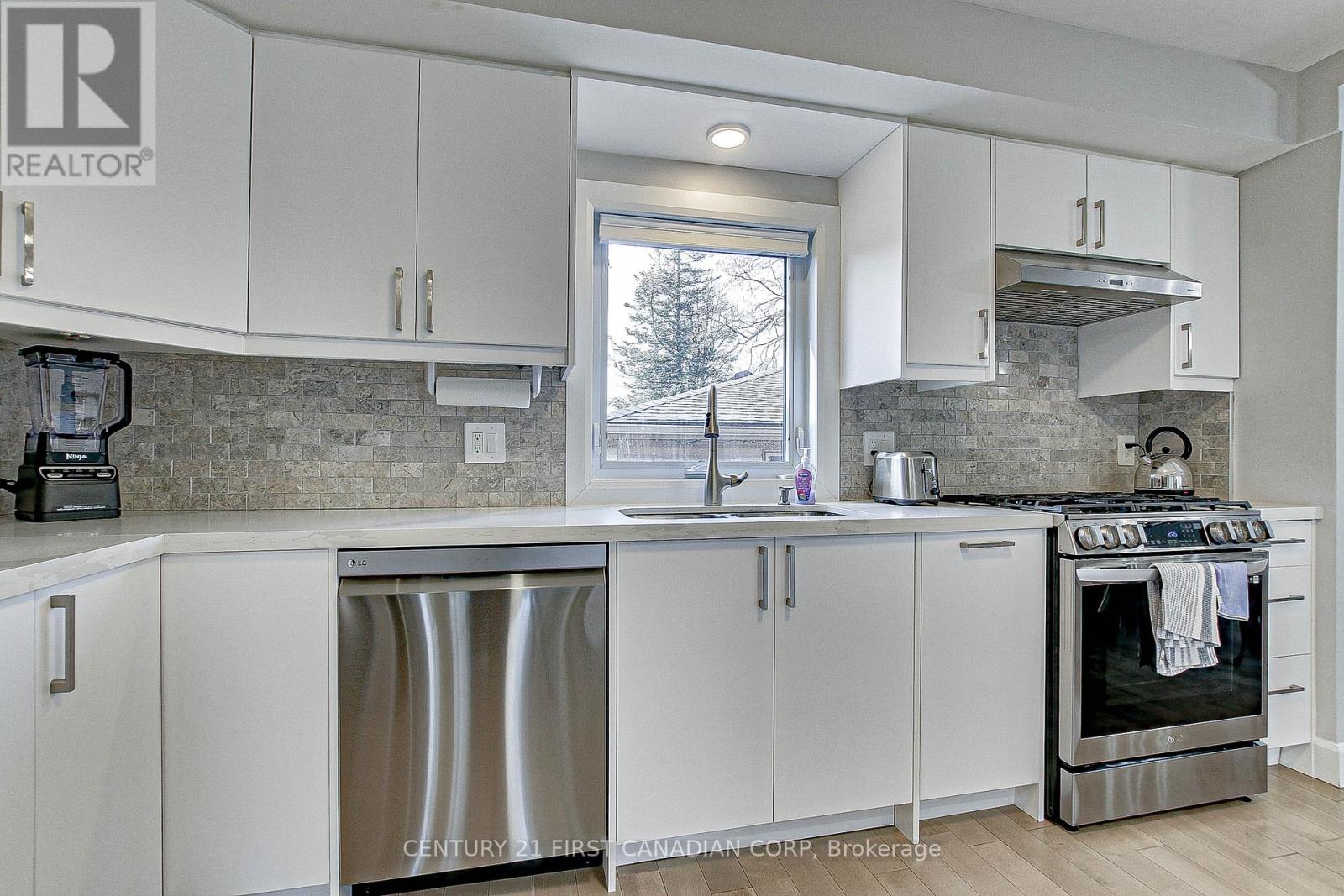 1473 Glengarry Avenue, London North, Ontario  N5X 1R2 - Photo 10 - X12356075
