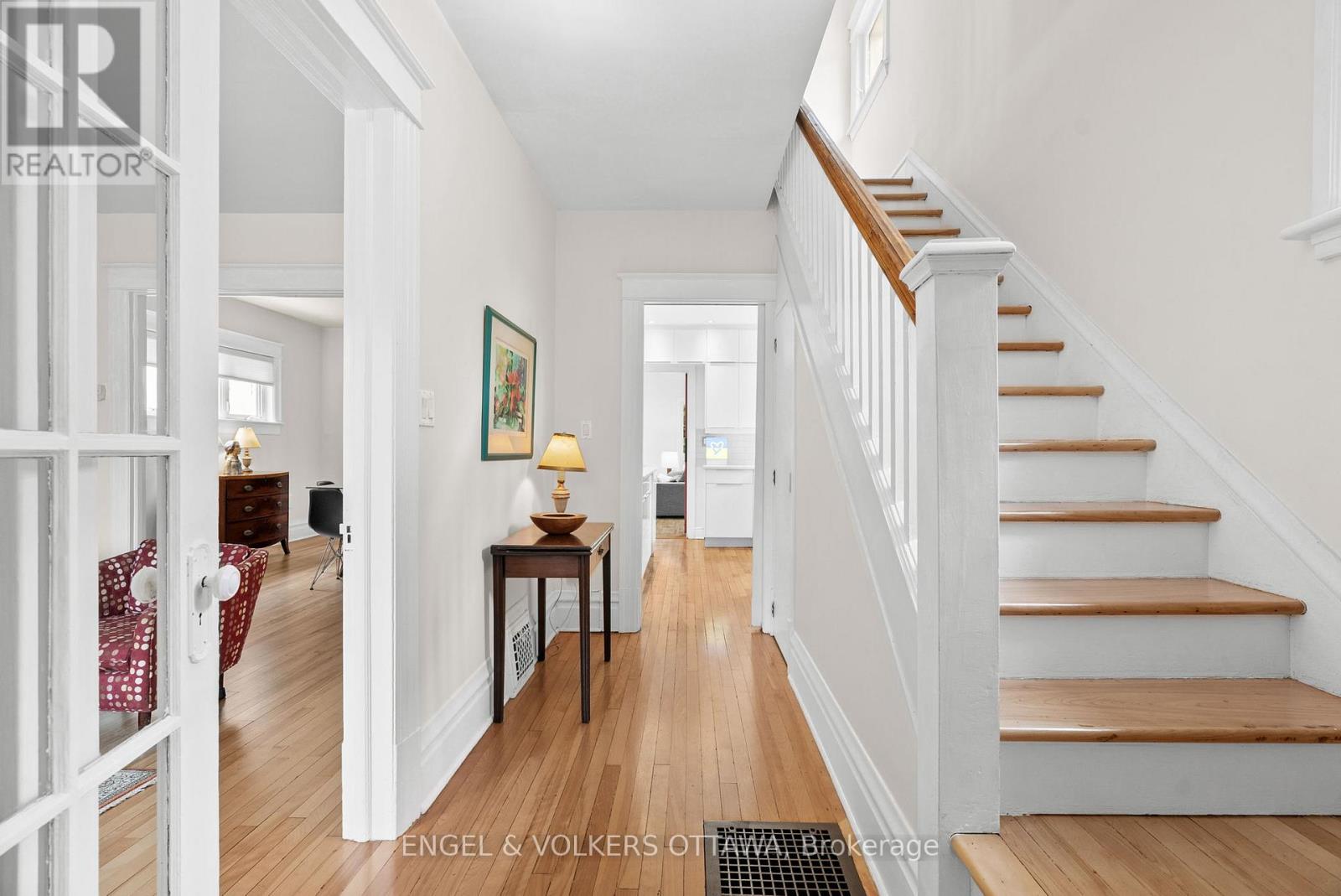 47 Fentiman Avenue, Ottawa, Ontario  K1S 0T5 - Photo 4 - X12356052