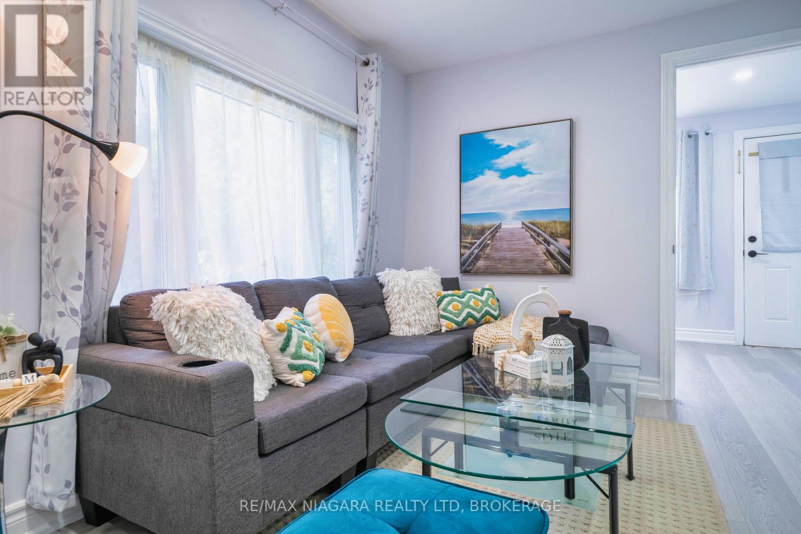 402 The Queensway South, Georgina, Ontario  L4P 2C5 - Photo 17 - N12356069