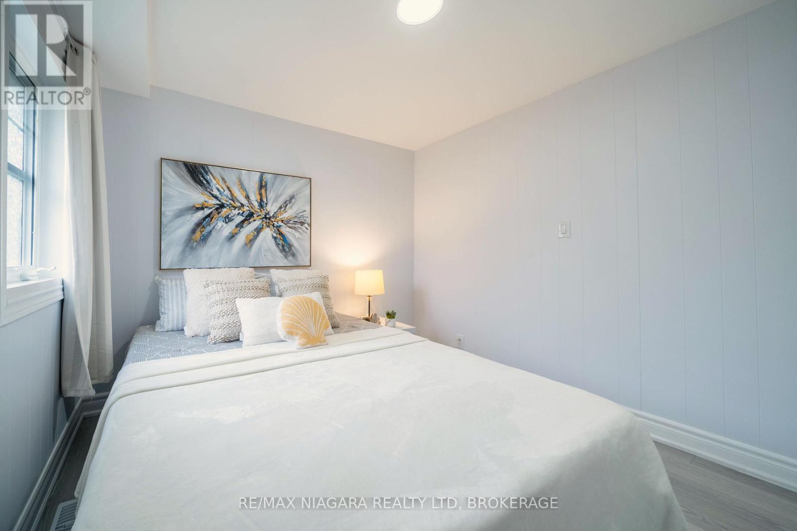 402 The Queensway South, Georgina, Ontario  L4P 2C5 - Photo 26 - N12356069