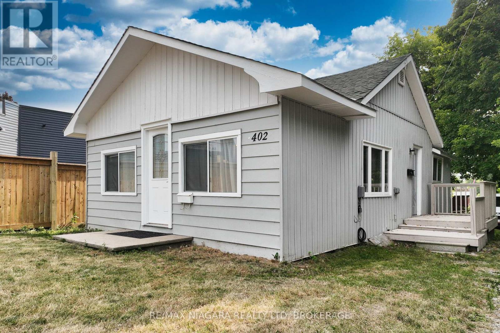 Property at 402 THE QUEENSWAY SOUTH image 3