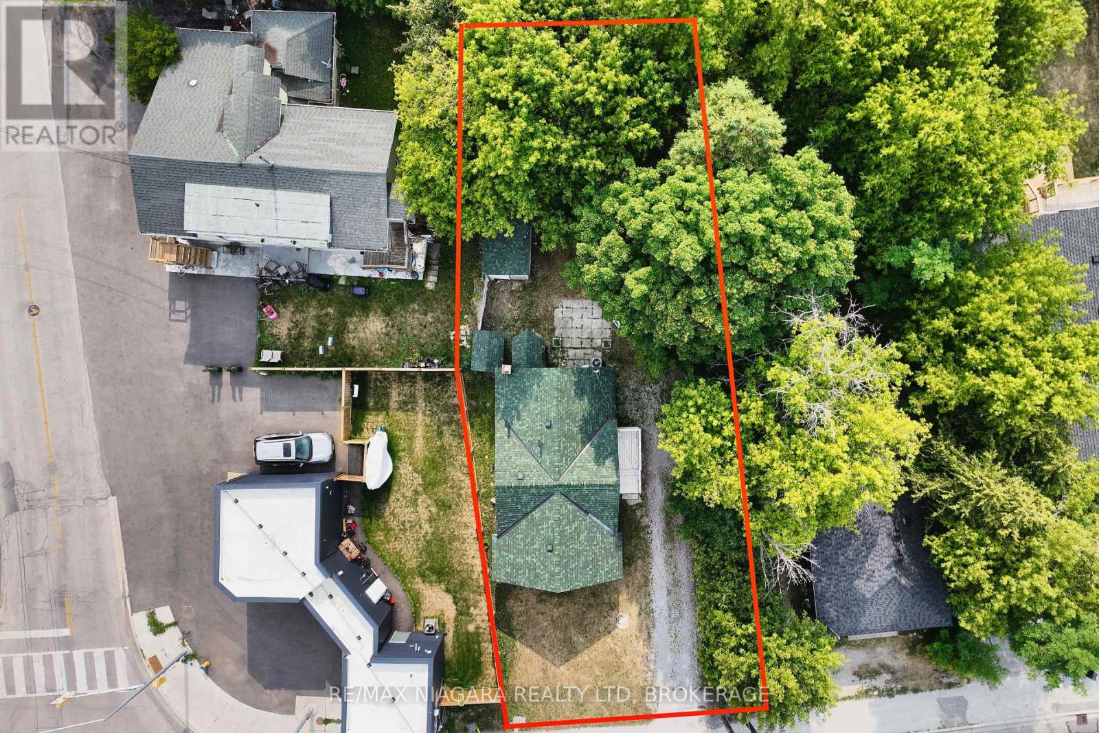 402 The Queensway South, Georgina, Ontario  L4P 2C5 - Photo 37 - N12356069