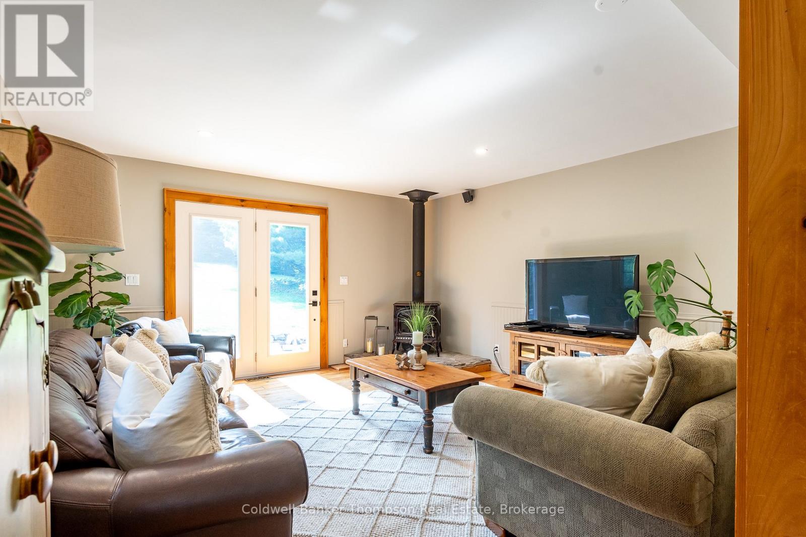 15 Covered Bridge Trail, Bracebridge, Ontario  P1L 1Y1 - Photo 14 - X12356068