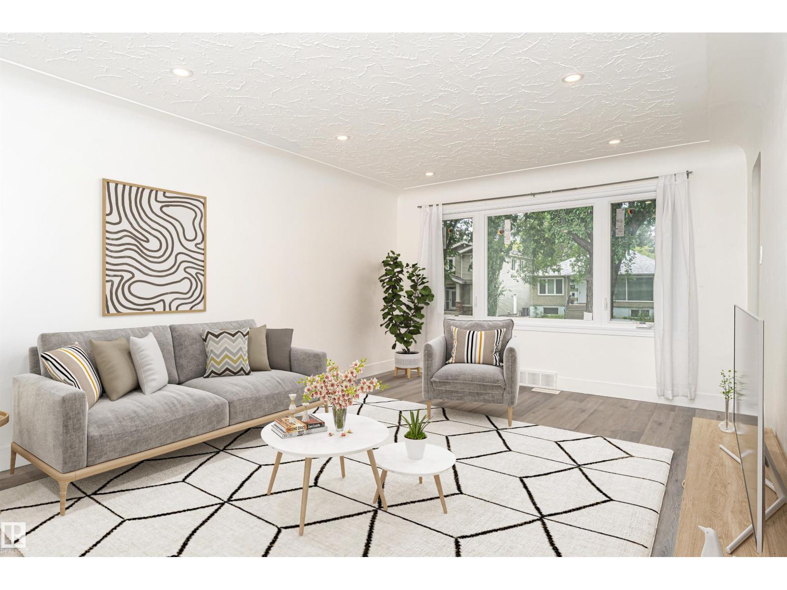 Property at 10929 74 AV NW image 2