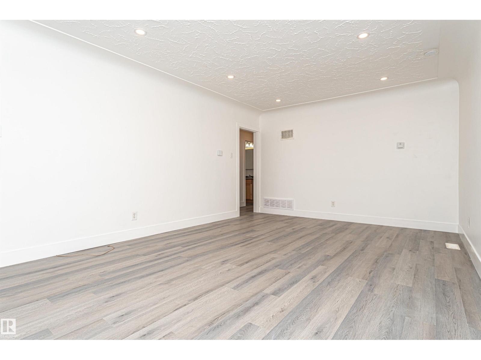 Property at 10929 74 AV NW image 5