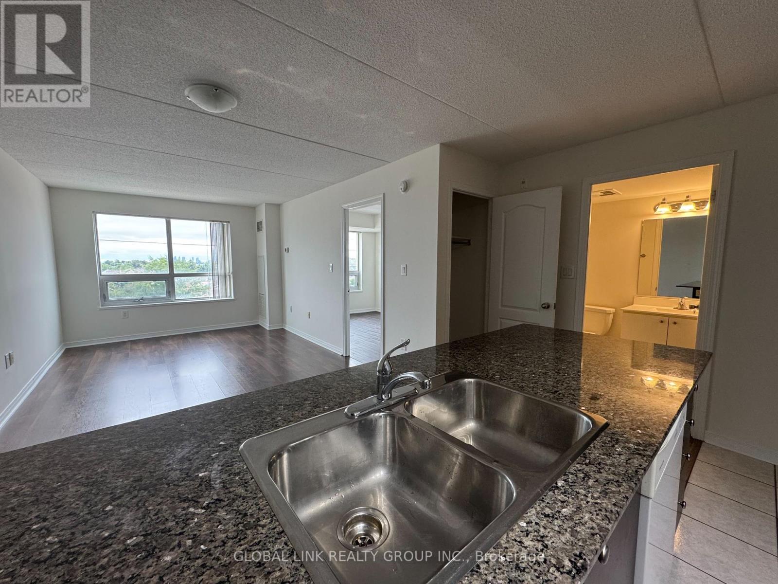 Property at 605 - 4600 STEELES AVENUE E image 2