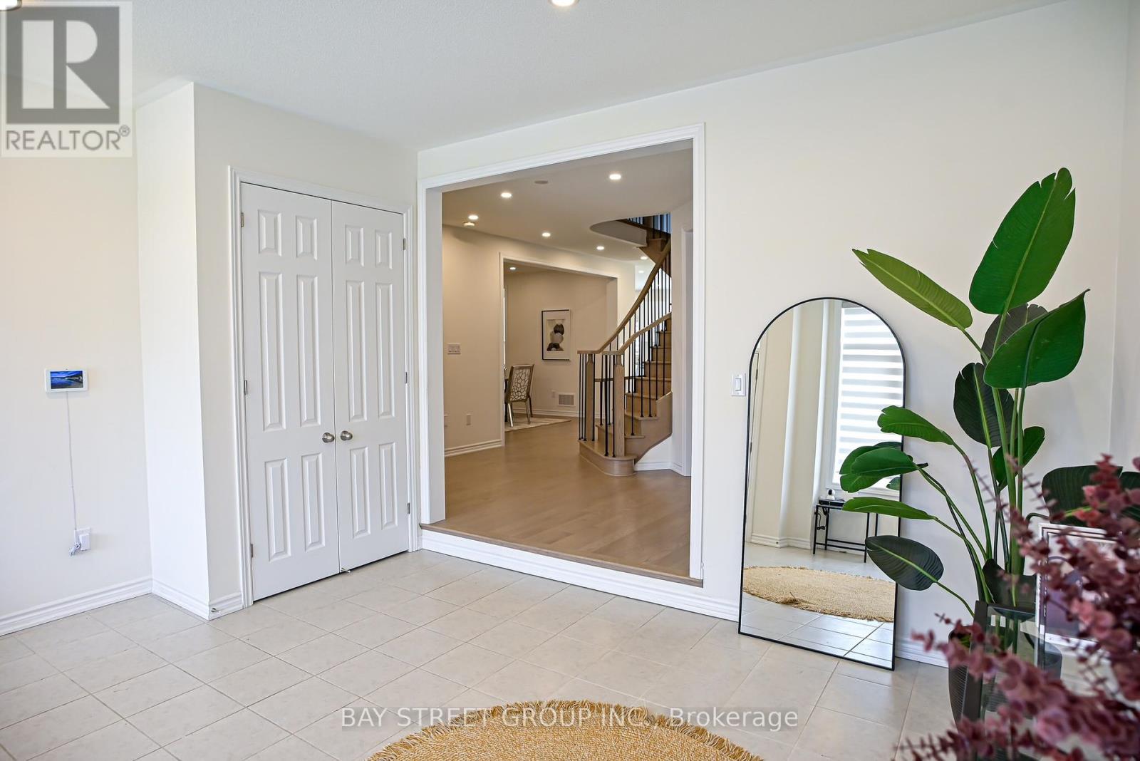 Property at 10 KENNETH ROSS BEND E image 3