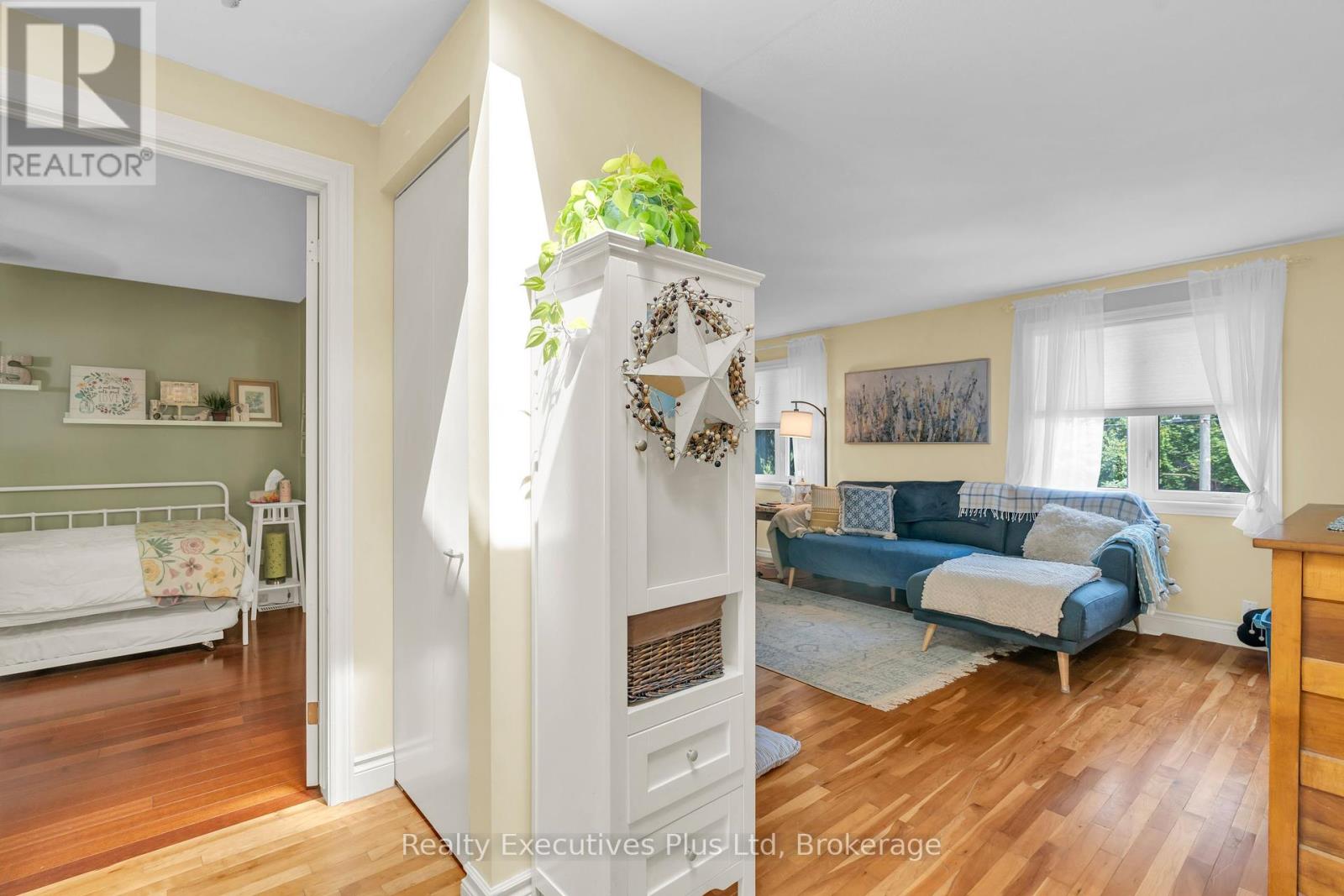 4 Glenhill Place, Guelph, Ontario  N1E 4G7 - Photo 34 - X12351790