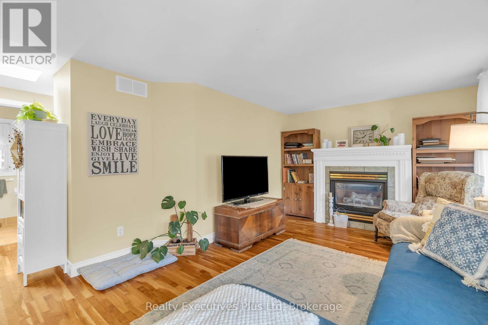 4 Glenhill Place, Guelph, Ontario  N1E 4G7 - Photo 29 - X12351790