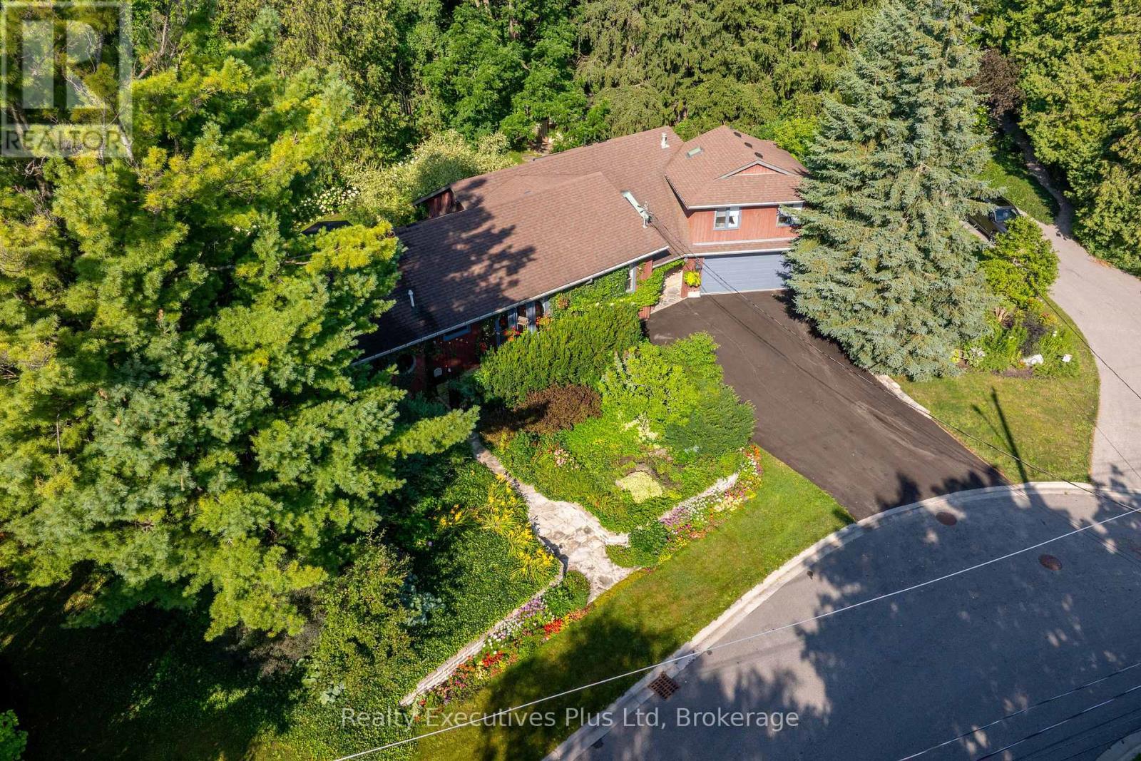 4 Glenhill Place, Guelph, Ontario  N1E 4G7 - Photo 6 - X12351790