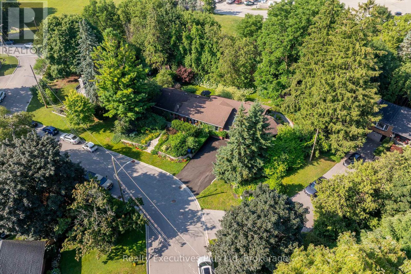 4 Glenhill Place, Guelph, Ontario  N1E 4G7 - Photo 7 - X12351790