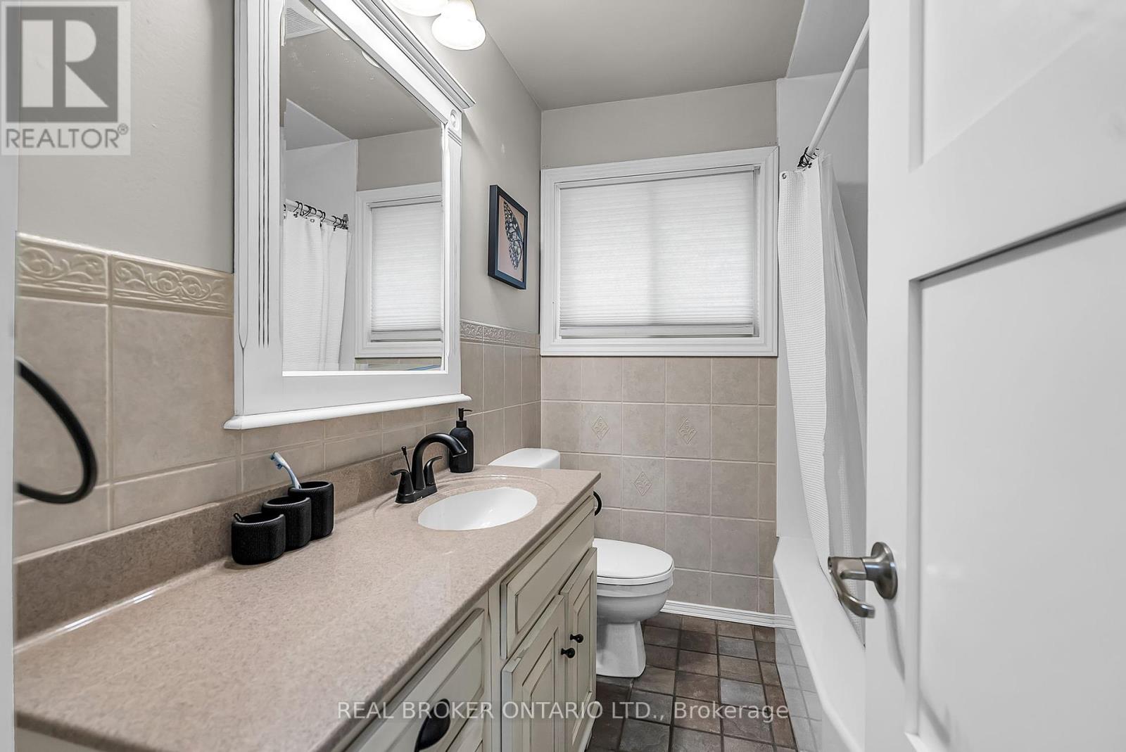 19 Sunset Drive, Augusta, Ontario  K0E 1T0 - Photo 17 - X12356108