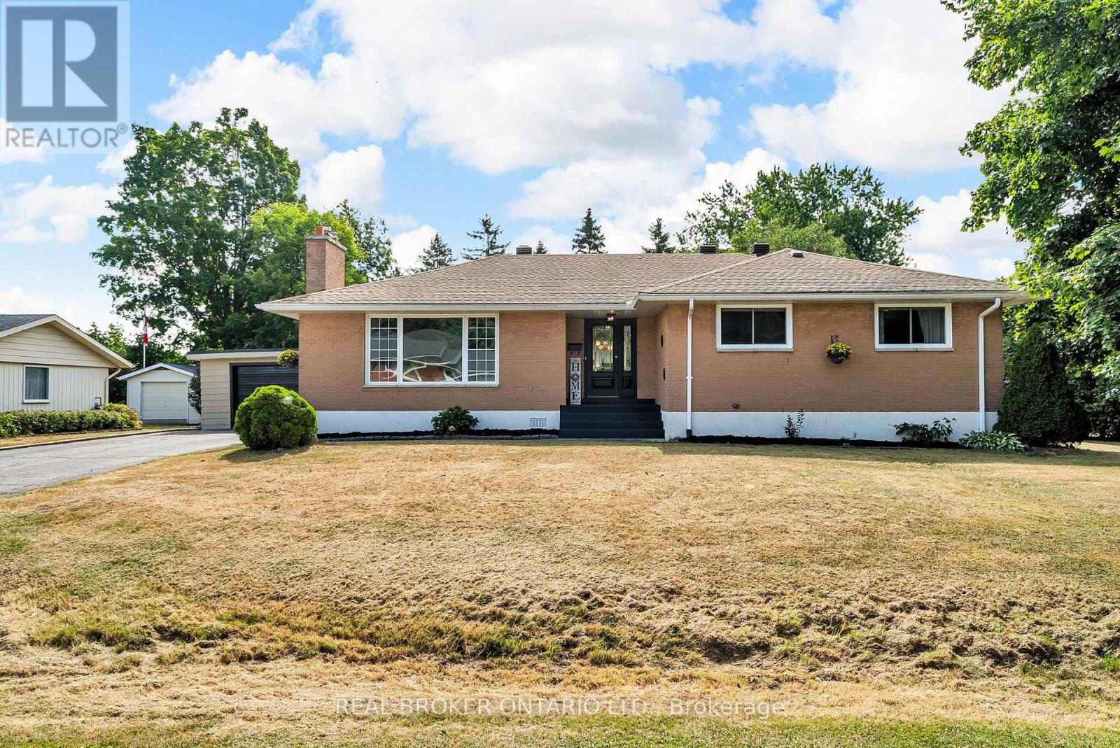 19 Sunset Drive, Augusta, Ontario  K0E 1T0 - Photo 2 - X12356108
