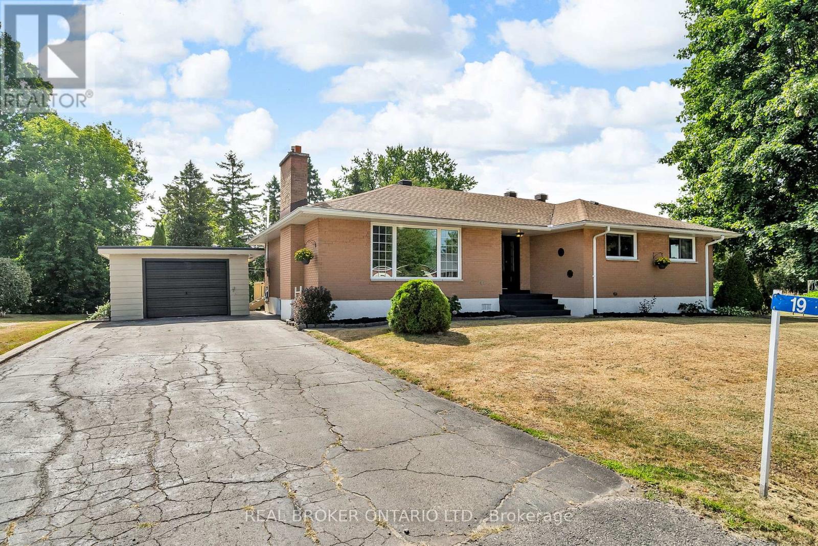 19 Sunset Drive, Augusta, Ontario  K0E 1T0 - Photo 3 - X12356108