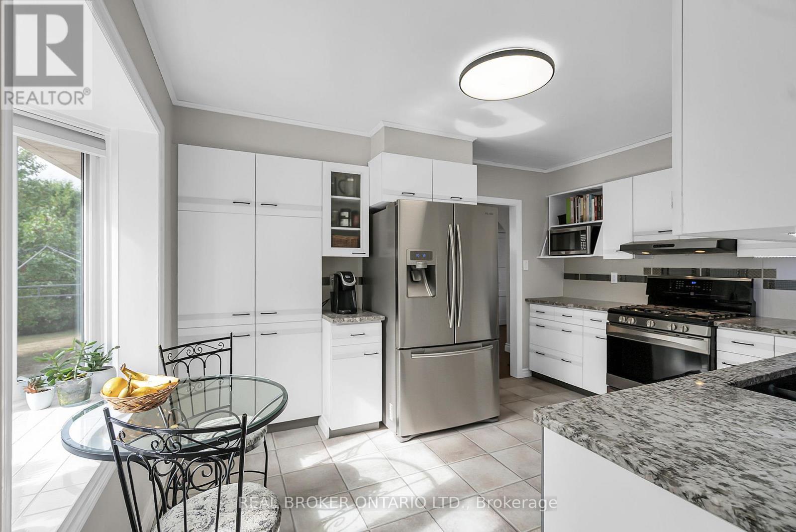 19 Sunset Drive, Augusta, Ontario  K0E 1T0 - Photo 8 - X12356108