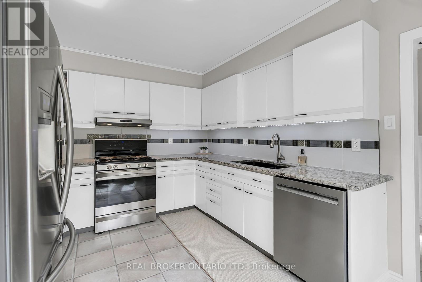 19 Sunset Drive, Augusta, Ontario  K0E 1T0 - Photo 9 - X12356108
