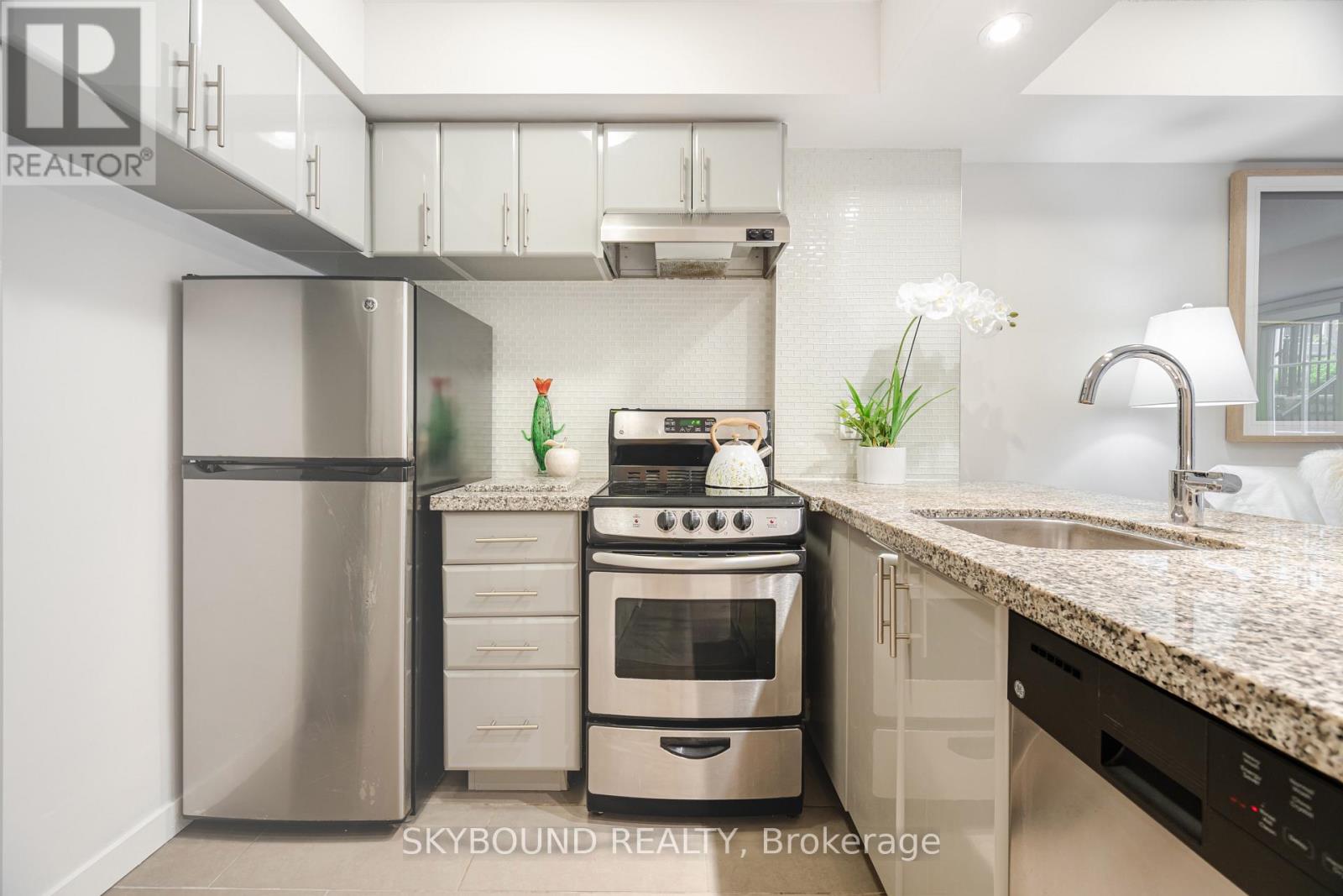 Th1223 - 21 Pirandello Street, Toronto, Ontario  M6K 3P4 - Photo 12 - C12356109