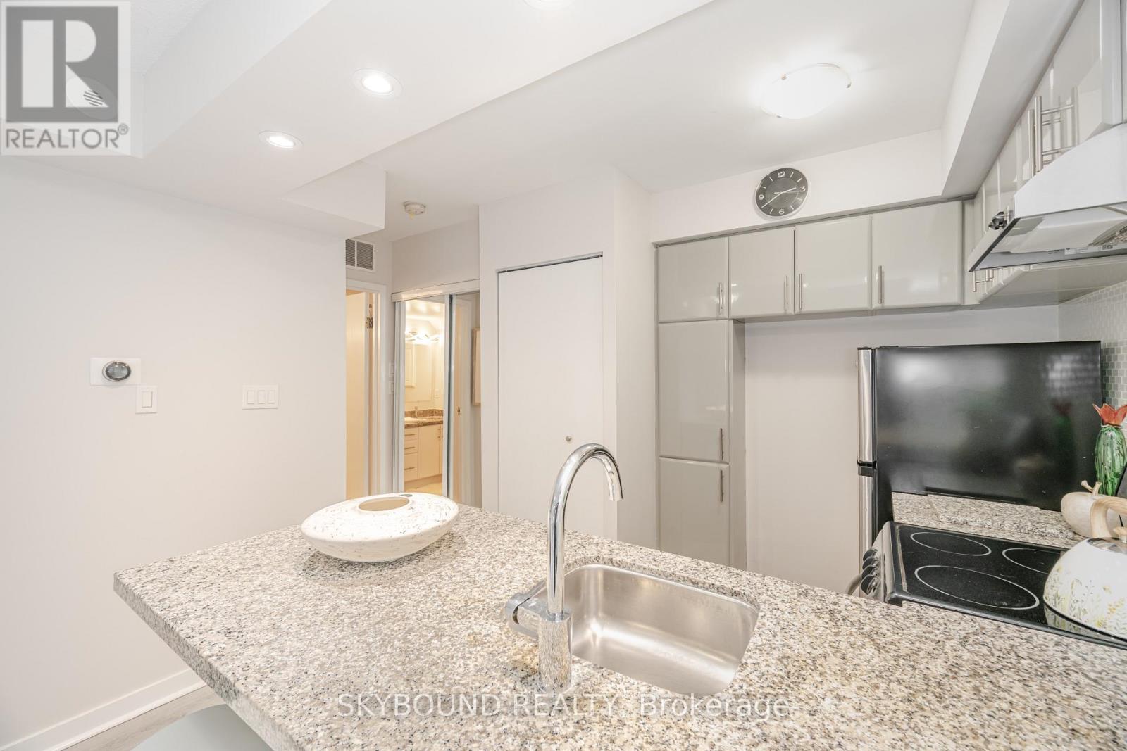 Th1223 - 21 Pirandello Street, Toronto, Ontario  M6K 3P4 - Photo 15 - C12356109