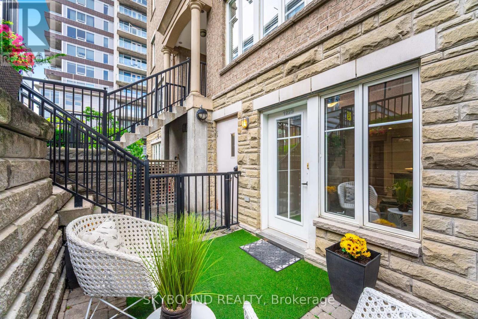 Th1223 - 21 Pirandello Street, Toronto, Ontario  M6K 3P4 - Photo 21 - C12356109