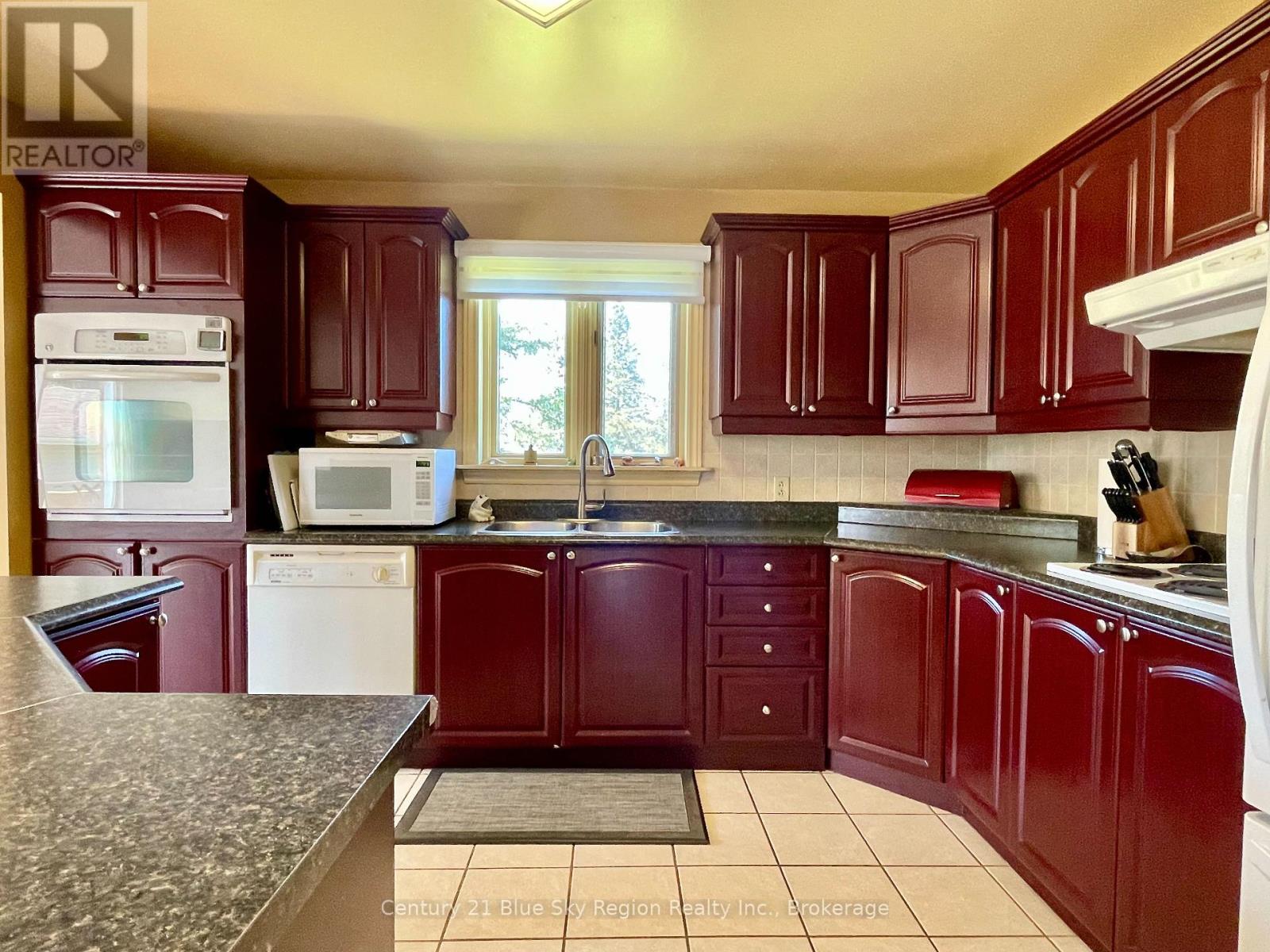 494 Salter Street, West Nipissing, Ontario  P2B 2T4 - Photo 11 - X12354412