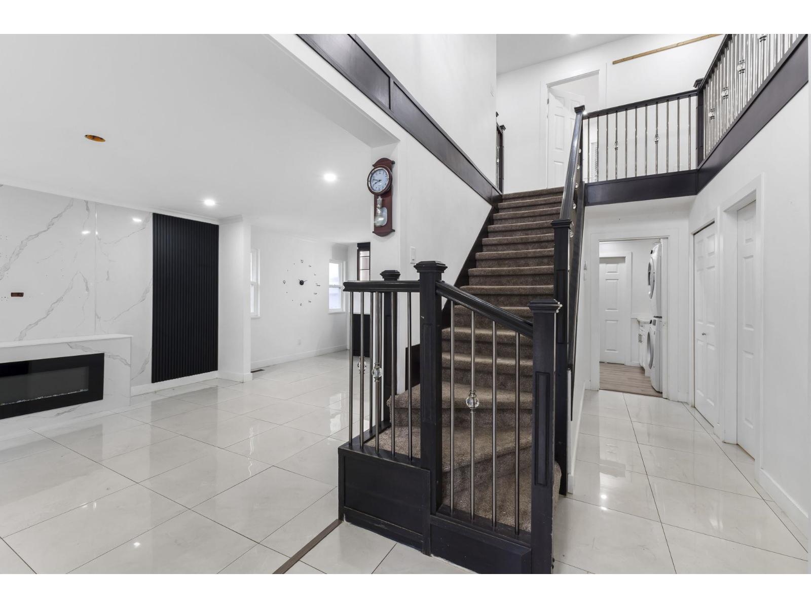 6138 134a Street, Surrey, British Columbia  V3X 1L9 - Photo 4 - R3039195