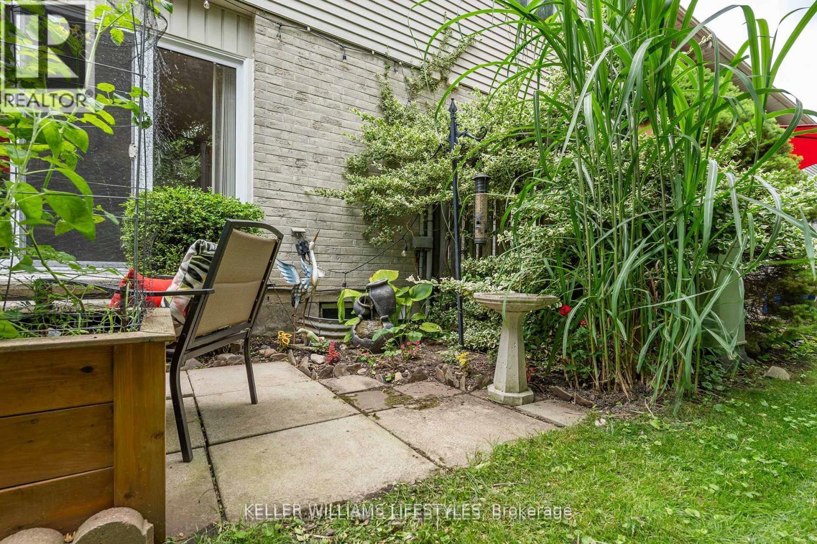 38 - 30 Clarendon Crescent, London South, Ontario  N6C 5Y2 - Photo 29 - X12356141