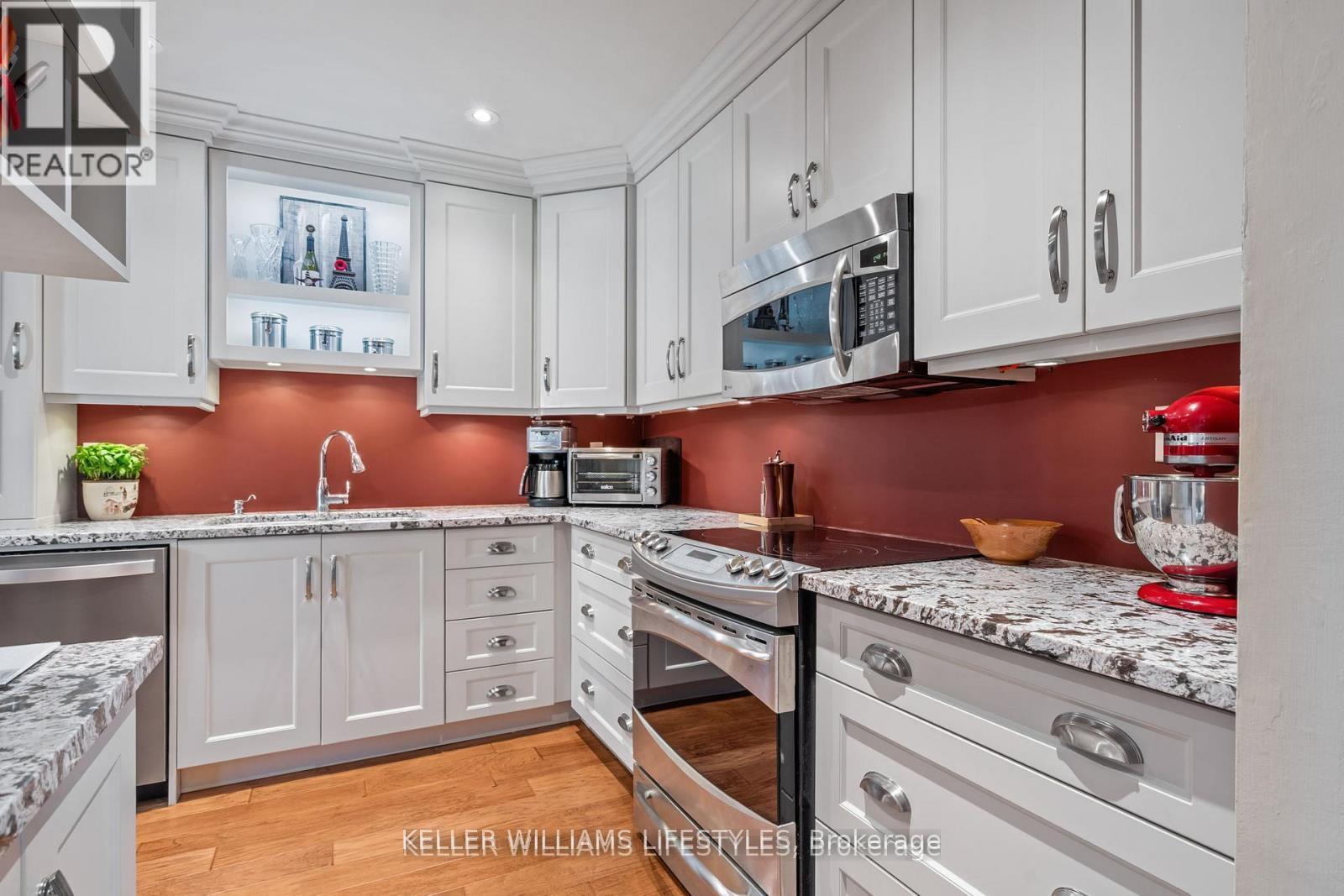 38 - 30 Clarendon Crescent, London South, Ontario  N6C 5Y2 - Photo 6 - X12356141