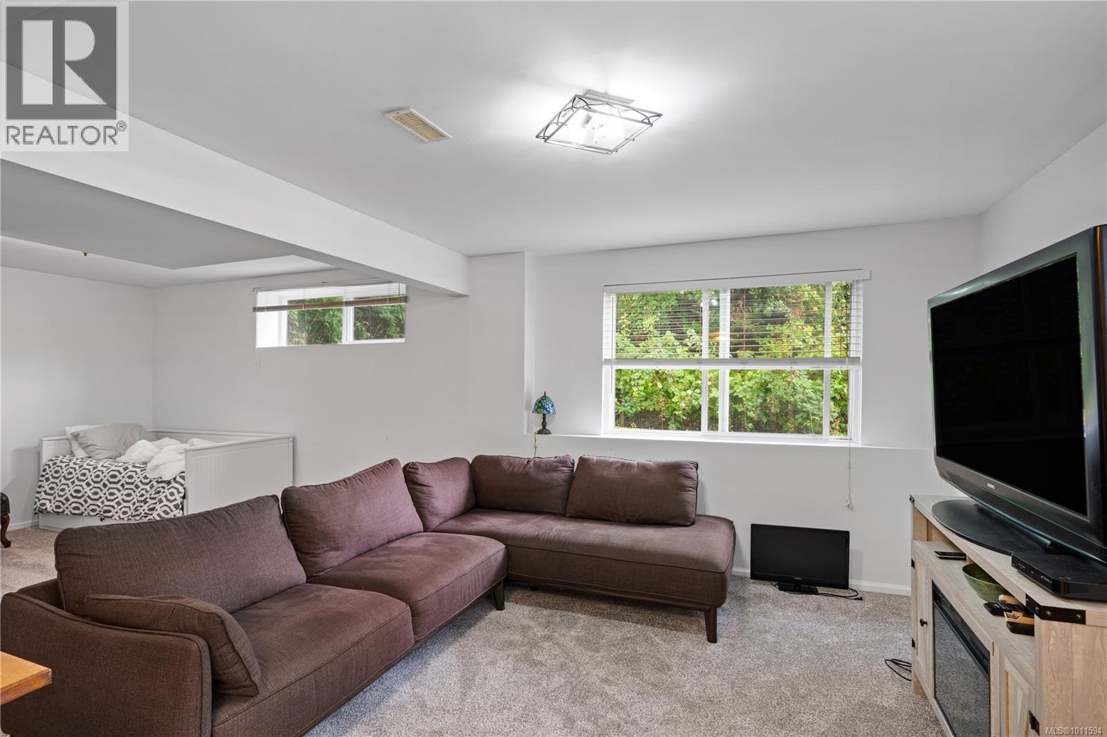 Property at 714 Bradley Dyne Rd image 4