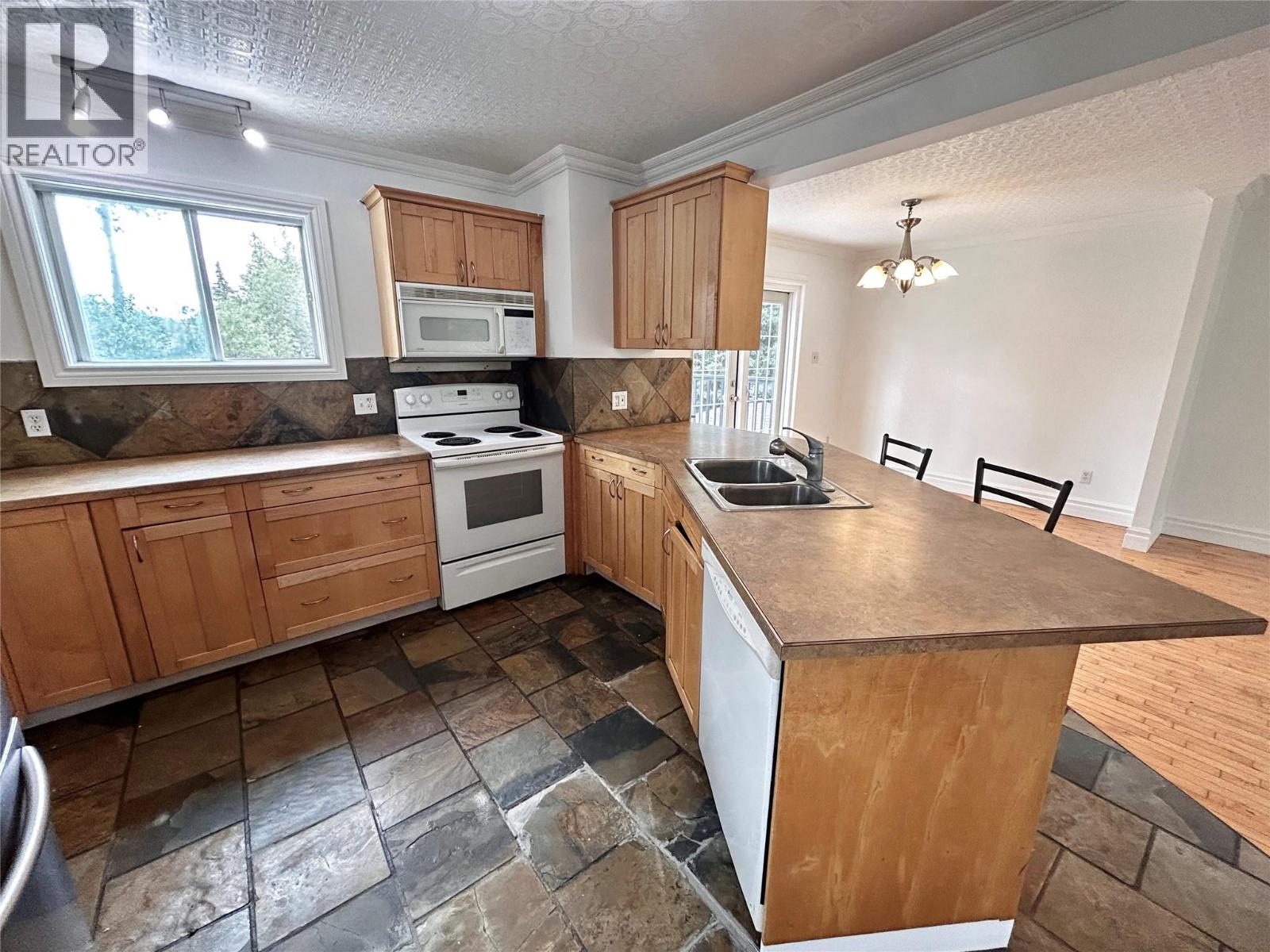 171 Murray Drive, Tumbler Ridge, British Columbia  V0C 2W0 - Photo 4 - 10354968