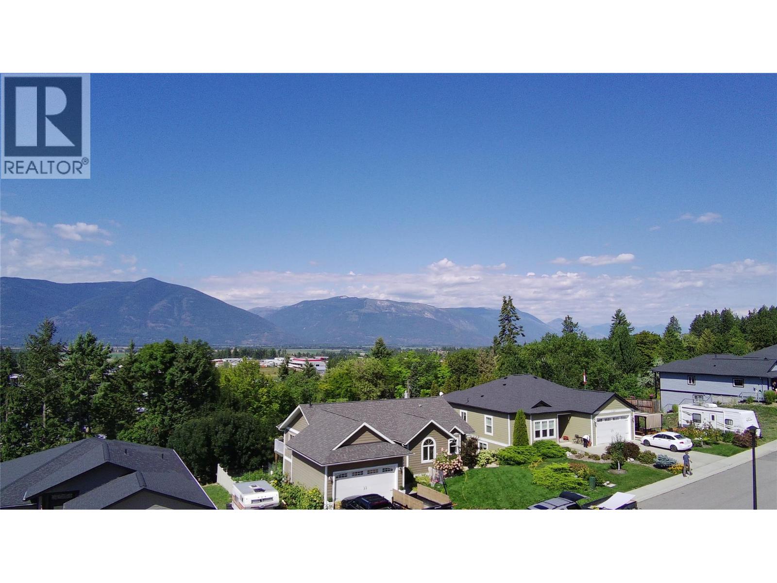 1108 12th Avenue N, Creston, British Columbia  V0B 1G6 - Photo 3 - 10359984