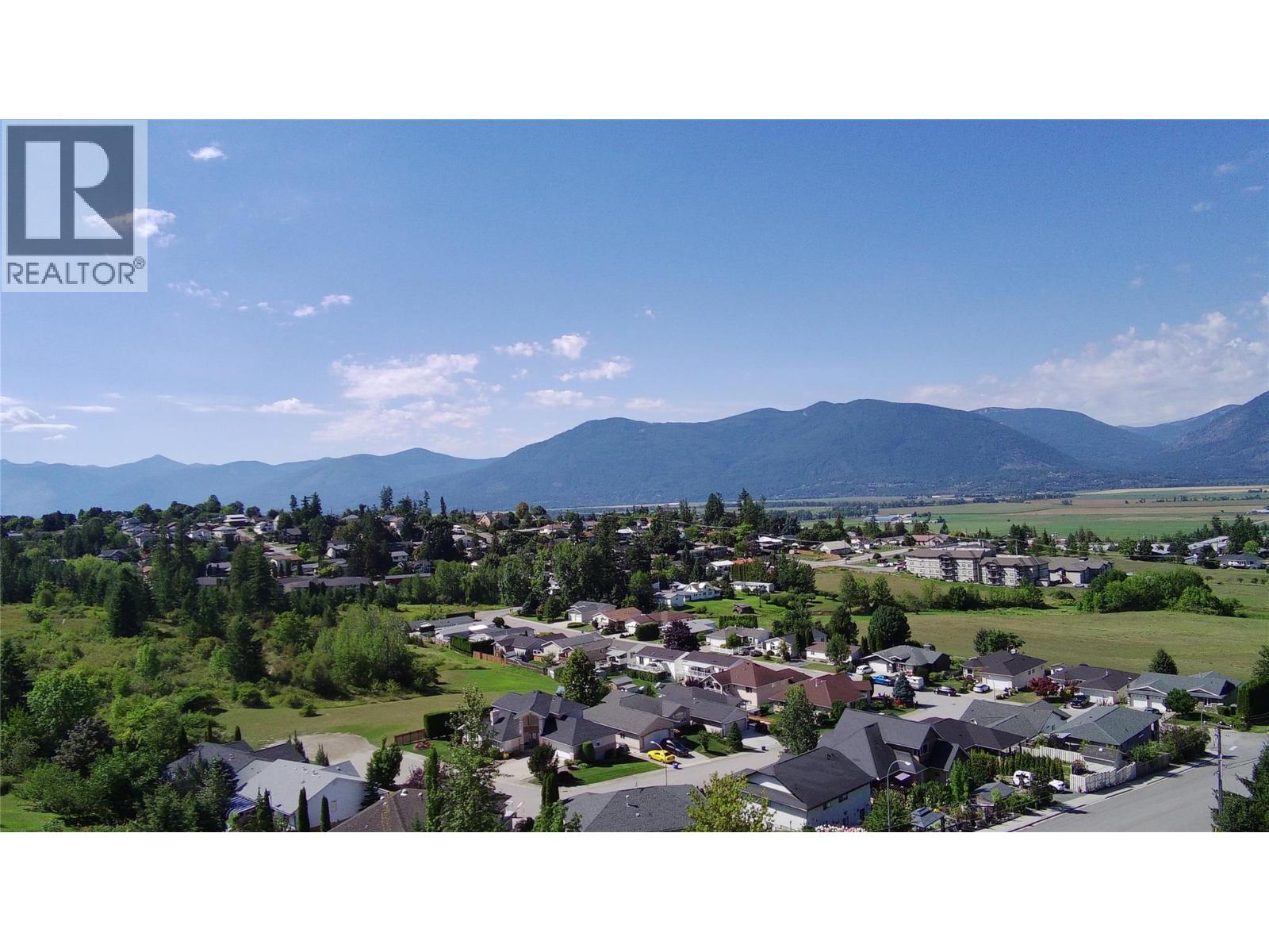 1108 12th Avenue N, Creston, British Columbia  V0B 1G6 - Photo 2 - 10359984