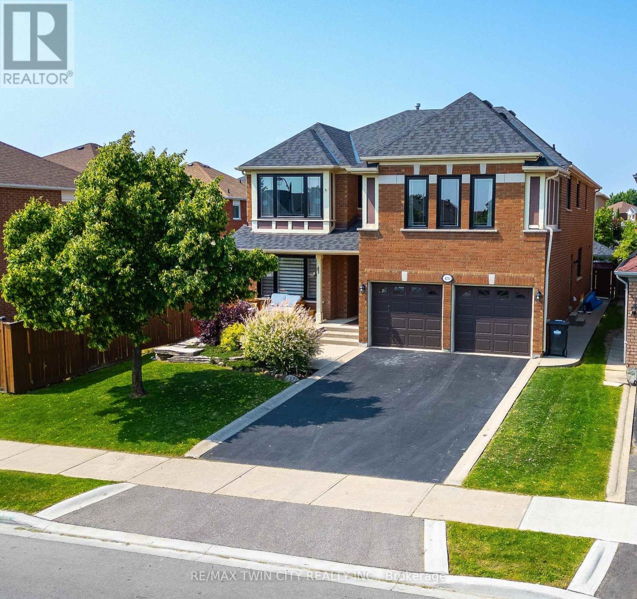 Property at 670 PETER ROBERTSON BOULEVARD image 2