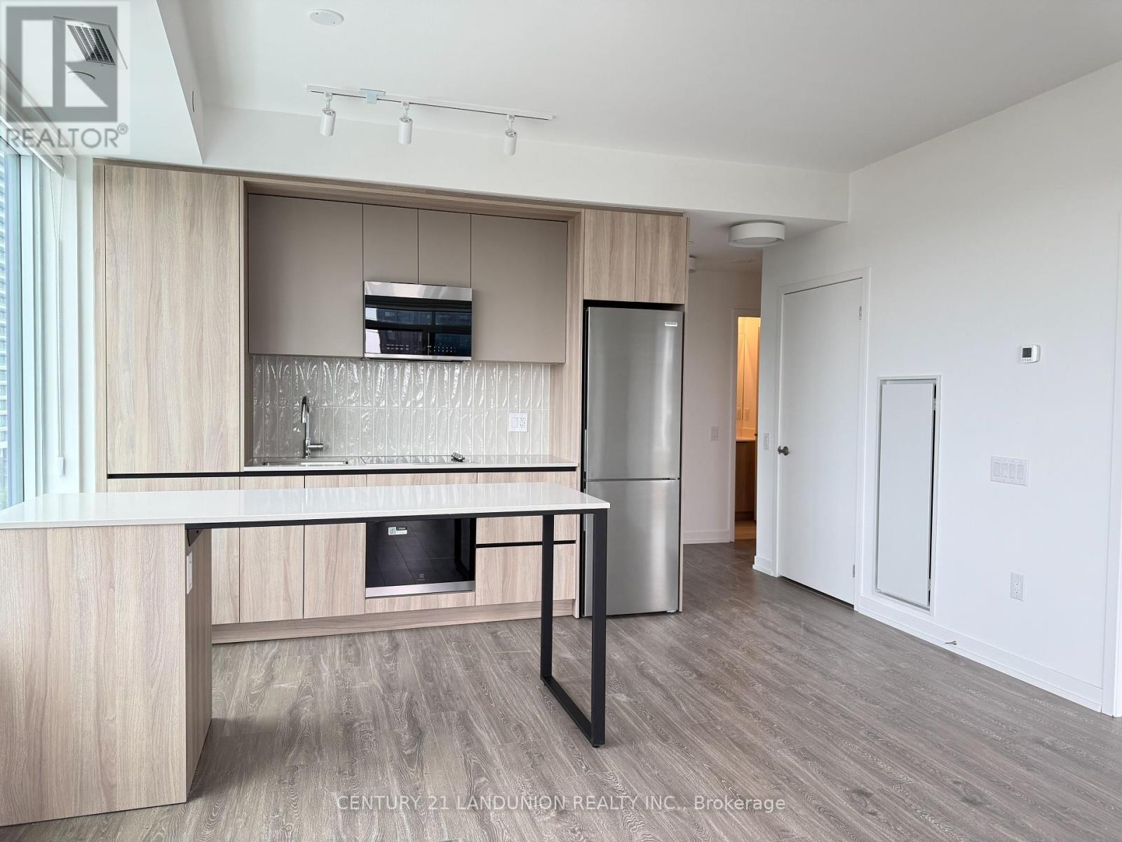 Property at 917 - 2485 EGLINTON AVENUE W image 3