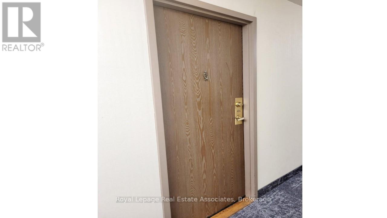 404 - 25 Agnes Street, Mississauga, Ontario  L5B 3X7 - Photo 3 - W12356179